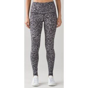 Lululemon High Waisted Lace Leggings Size 6 Black & White